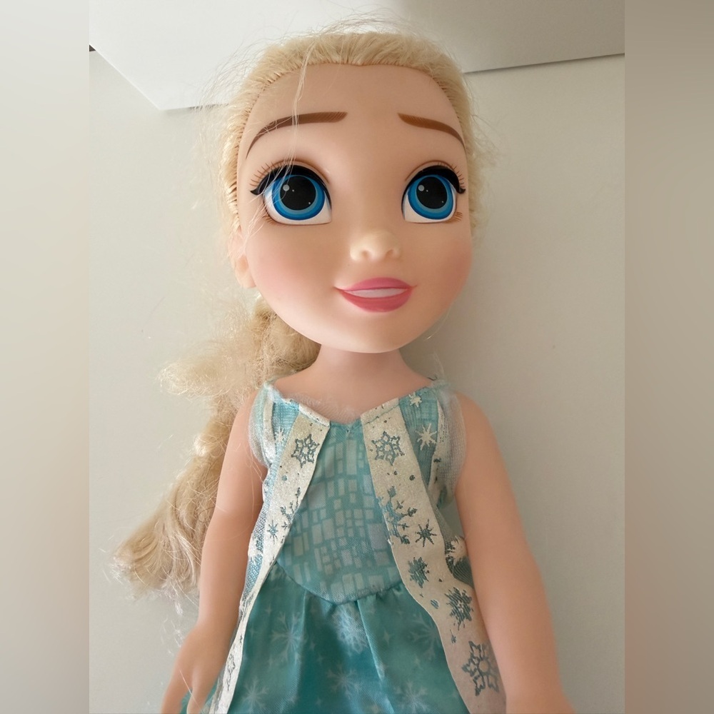 Frozen Elsa Doll with Blue Dress - Picture 1 of 3